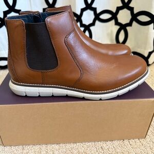 Boy Johnson and Murphy Tan Chelsea Boot, size 7, new